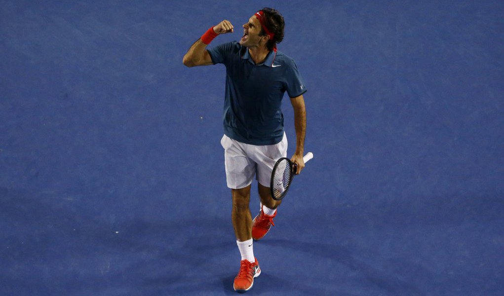 Roger Federer of Switzerland celebrates defeating Andy Murray of Britain in their men's singles quarter-final tennis match at the Australian Open 2014 tennis tournament in Melbourne January 22, 2014. REUTERS/David Gray (AUSTRALIA - Tags: SPORT TENNIS) (Foto: Leonardo Attuch) Roger Federer of Switzerland celebrates defeating Andy Murray of Britain in their men's singles quarter-final tennis match at the Australian Open 2014 tennis tournament in Melbourne January 22, 2014. REUTERS/David Gray (AUSTRALIA - Tags: SPORT TENNIS)