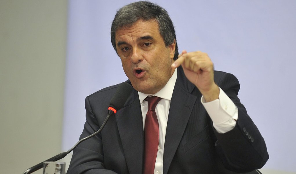 O ministro da Justiça, José Eduardo Cardozo, foi convidado pelas comissões de Segurança e Fiscalização e Controle para falar sobre as operações Porto Seguro e Durkheim, da Polícia Federal. Na audiência pública o ministro deve falar sobre os procedimentos (Foto: Leonardo Lucena) O ministro da Justiça, José Eduardo Cardozo, foi convidado pelas comissões de Segurança e Fiscalização e Controle para falar sobre as operações Porto Seguro e Durkheim, da Polícia Federal. Na audiência pública o ministro deve falar sobre os procedimentos
