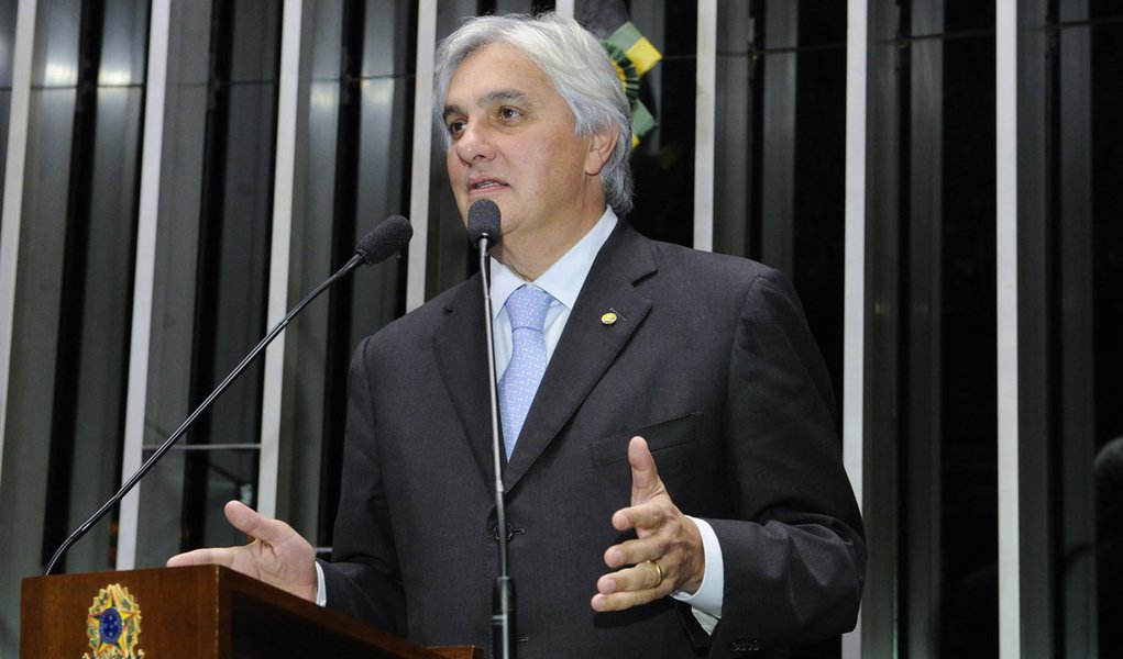 Senador Delcídio do Amaral (PT-MS) rebate acusações de que projeto de lei de sua autoria (PLS 354/2009), conhecido como Cidadania Fiscal, favoreceria a lavagem de dinheiro (Foto: Ribamar Fonseca) Senador Delcídio do Amaral (PT-MS) rebate acusações de que projeto de lei de sua autoria (PLS 354/2009), conhecido como Cidadania Fiscal, favoreceria a lavagem de dinheiro