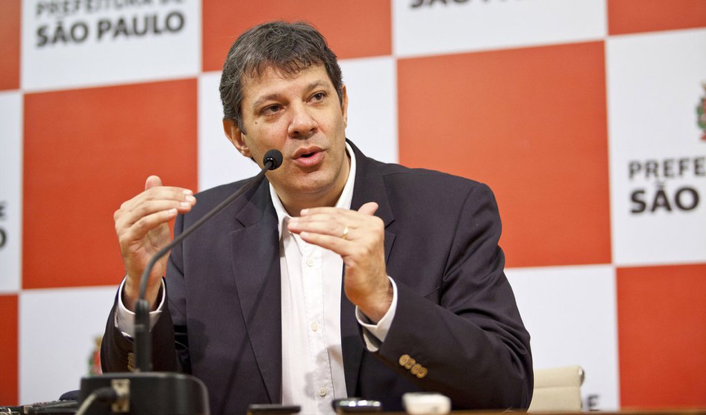 SÃO PAULO, SP - 04.11.2013: COLETIVA/HADDAD/SP - O prefeito de São Paulo, Fernando Haddad, concede entrevista coletiva para falar sobre as medidas a prefeitura está tomando para combater a corrupção. (Foto: Ze Carlos Barretta/Folhapress)
(Foto: Valter Lima) SÃO PAULO, SP - 04.11.2013: COLETIVA/HADDAD/SP - O prefeito de São Paulo, Fernando Haddad, concede entrevista coletiva para falar sobre as medidas a prefeitura está tomando para combater a corrupção. (Foto: Ze Carlos Barretta/Folhapress)