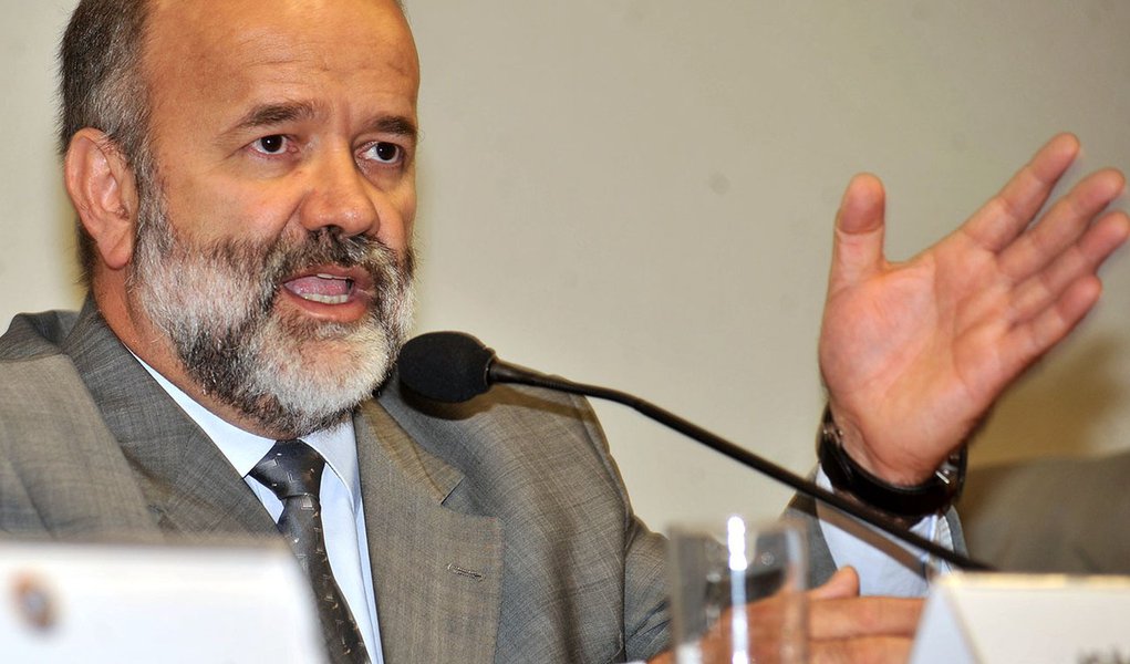 Brasília - O tesoureiro do PT e ex-presidente da Cooperativa Habitacional dos Bancários de São Paulo (Bancoop), João Vaccari Neto, e o advogado da cooperativa, Pedro de Abreu Dallari, negaram hoje (30) que tenha havido irregularidades na entidade e afirma (Foto: Valter Lima) Brasília - O tesoureiro do PT e ex-presidente da Cooperativa Habitacional dos Bancários de São Paulo (Bancoop), João Vaccari Neto, e o advogado da cooperativa, Pedro de Abreu Dallari, negaram hoje (30) que tenha havido irregularidades na entidade e afirma