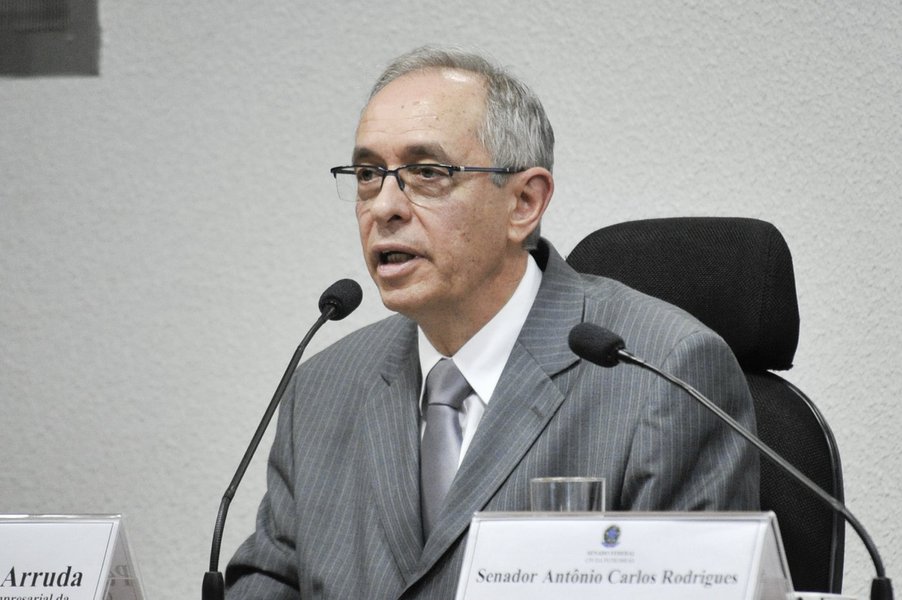 Pedro Aramis de Lima Arruda, diretor de Segurança Empresarial da Petrobras, presta depoimento à Comissão Parlamentar de Inquérito (CPI) que investiga denúncias de corrupção na estatal (Foto: Gisele Federicce) Pedro Aramis de Lima Arruda, diretor de Segurança Empresarial da Petrobras, presta depoimento à Comissão Parlamentar de Inquérito (CPI) que investiga denúncias de corrupção na estatal