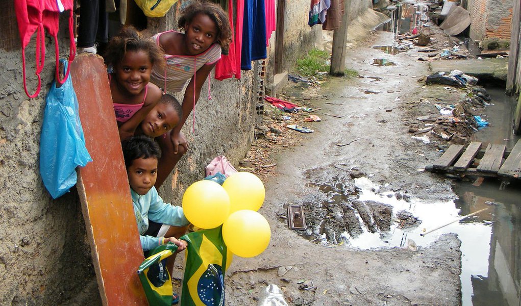 Copa não reduz a pobreza de países-sede, diz pesquisa (Foto: Agência Brasil) Copa não reduz a pobreza de países-sede, diz pesquisa