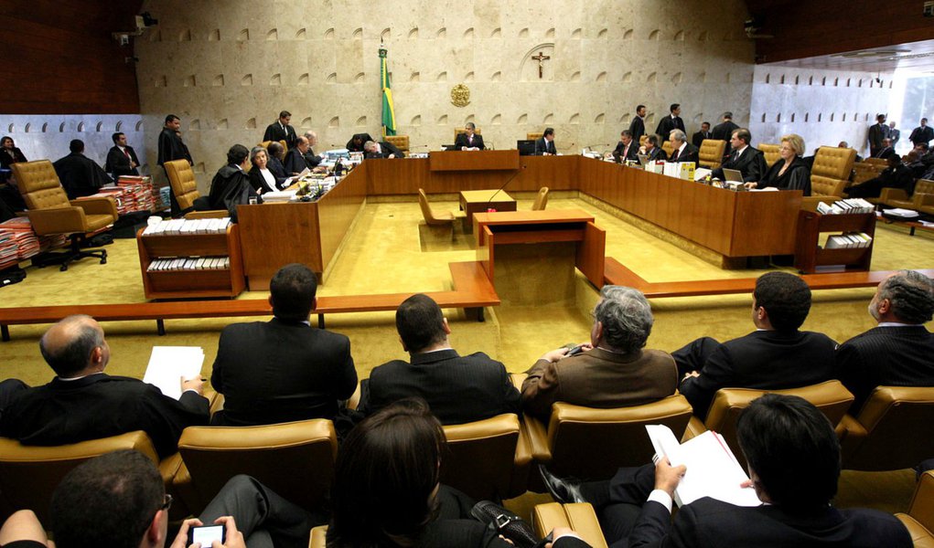 Advogados fazem bolão no Naoum (Foto: Alan Marques/Folhapress) Advogados fazem bolão no Naoum
