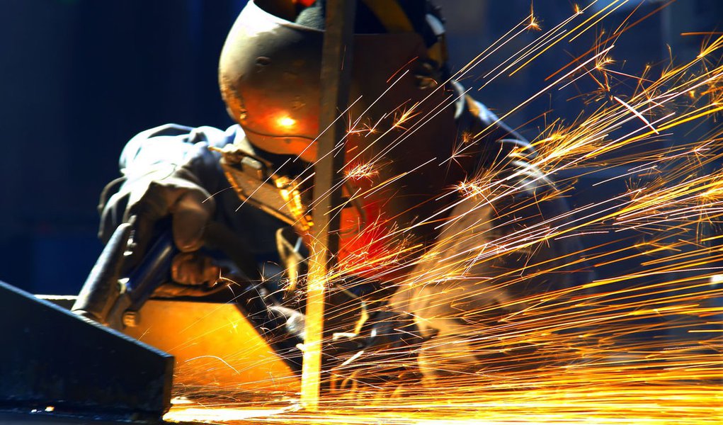 Crescimento da indústria não empolga Fiepe (Foto: Shutterstock) Crescimento da indústria não empolga Fiepe