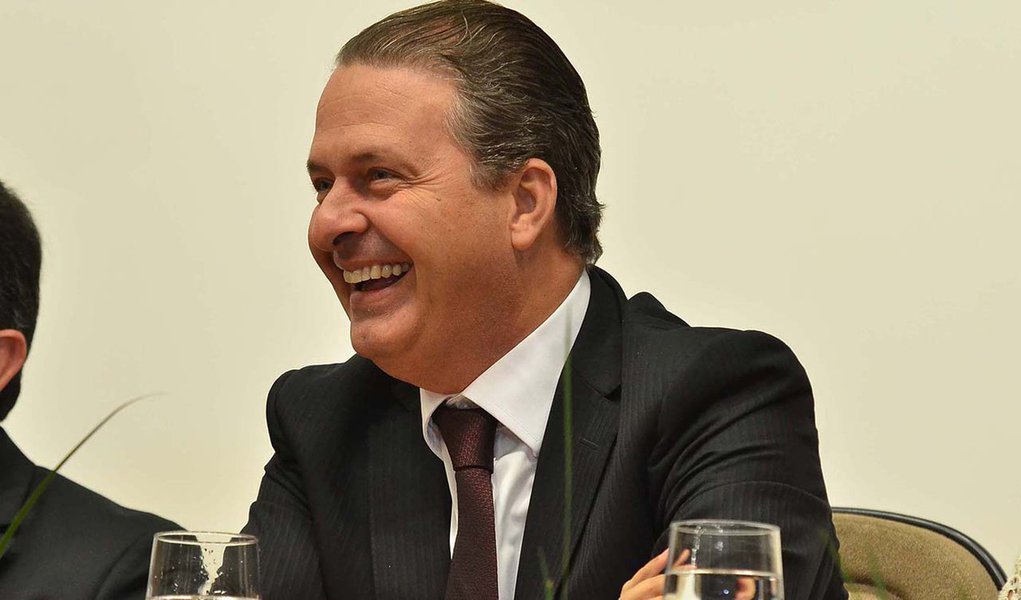 RECIFE,PE,07.01.2014:EDUARDO CAMPOS/POSSE PRESIDENTE DO TRIBUNAL DE PERNAMBUCO - O governado de Pernambuco, Eduardo Campos (foto) durante posse do conselheiro Valdecir Pascoal como novo presidente do Tribunal de Contas de Pernambuco (TCE), na sede provisó (Foto: Valter Lima) RECIFE,PE,07.01.2014:EDUARDO CAMPOS/POSSE PRESIDENTE DO TRIBUNAL DE PERNAMBUCO - O governado de Pernambuco, Eduardo Campos (foto) durante posse do conselheiro Valdecir Pascoal como novo presidente do Tribunal de Contas de Pernambuco (TCE), na sede provisó