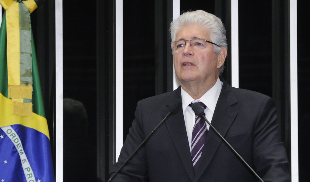 Requião critica PT por concessão de rodovias e ferrovias (Foto: Waldemir Barreto/Agência Senado ) Requião critica PT por concessão de rodovias e ferrovias