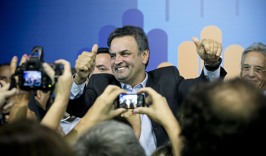 SÃO PAULO, SP, 25.03.2013: PSDB/ENCONTRO/SP Aécio Neves durante encontro do PSDB , na noite desta segunda-feira (25), na sede estadual do partido, em São Paulo. (Foto: Fabio Braga/Folhapress) (Foto: Valter Lima) SÃO PAULO, SP, 25.03.2013: PSDB/ENCONTRO/SP Aécio Neves durante encontro do PSDB , na noite desta segunda-feira (25), na sede estadual do partido, em São Paulo. (Foto: Fabio Braga/Folhapress)