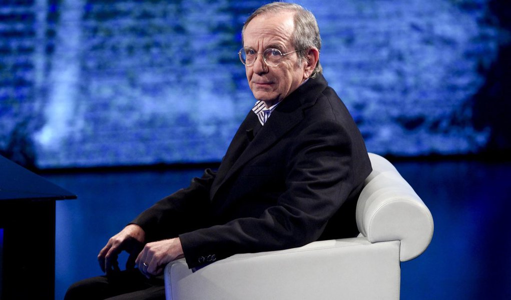 Il ministro dell'Economia Pier Carlo Padoan intervistato da Fabio Fazio a 'Che tempo che fa', 4 maggio 2014. ANSA/MOURAD BALTI TOUATI (Foto: Leonardo Attuch) Il ministro dell'Economia Pier Carlo Padoan intervistato da Fabio Fazio a 'Che tempo che fa', 4 maggio 2014. ANSA/MOURAD BALTI TOUATI