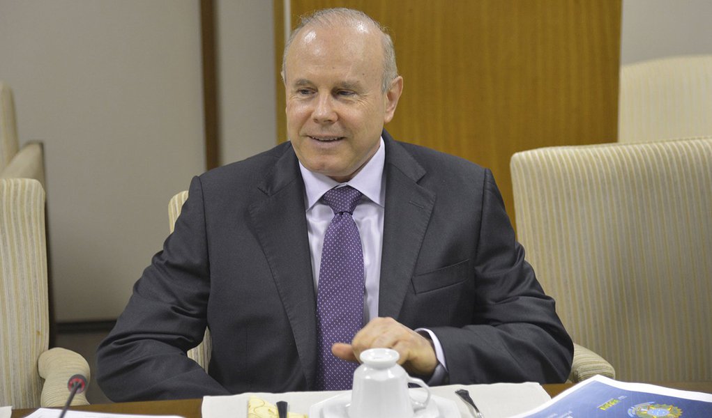 Ministro da Fazenda Guido Mantega toma café da manhã com jornalistas. (Foto: Gisele Federicce) Ministro da Fazenda Guido Mantega toma café da manhã com jornalistas.