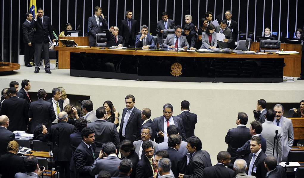 Sessão do Congresso para votar 19 projetos de créditos suplementares e especiais em favor de diversos ministérios, empresas estatais e da Justiça Eleitoral, Federal e do Trabalho (Foto: Roberta Namour) Sessão do Congresso para votar 19 projetos de créditos suplementares e especiais em favor de diversos ministérios, empresas estatais e da Justiça Eleitoral, Federal e do Trabalho
