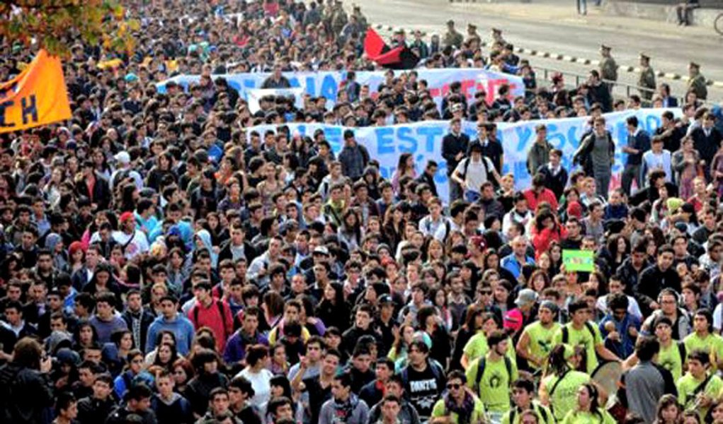 Chilenos pedem nova Constituição (Foto: Divulgação) Chilenos pedem nova Constituição