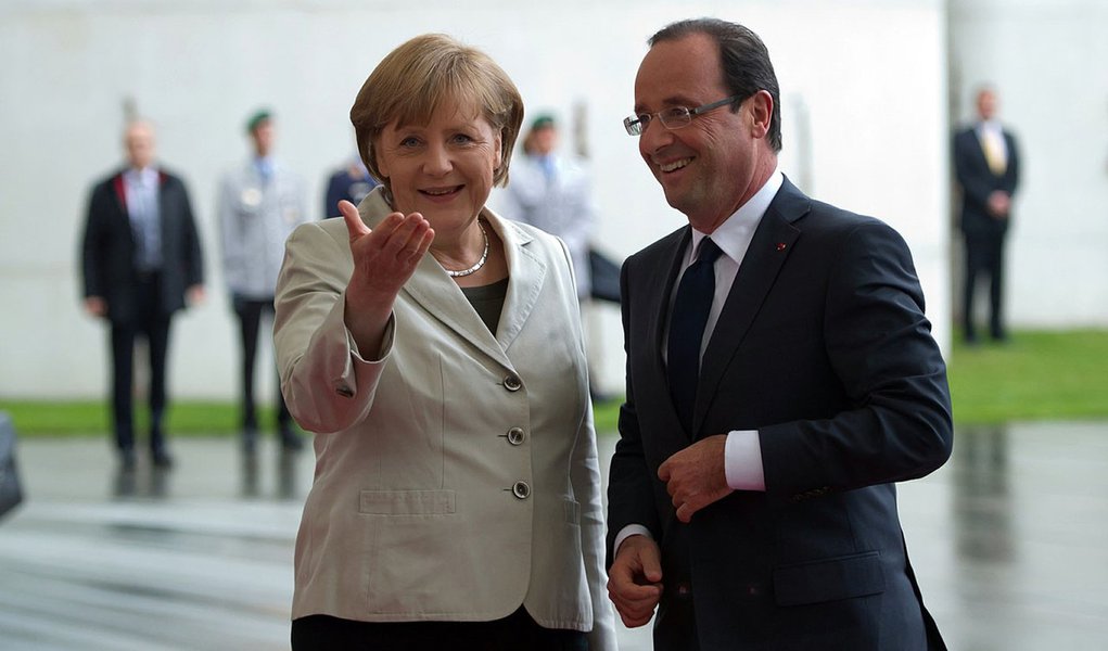 Merkel e Hollande se unem em mensagem dura à Grécia (Foto: Divulgação) Merkel e Hollande se unem em mensagem dura à Grécia