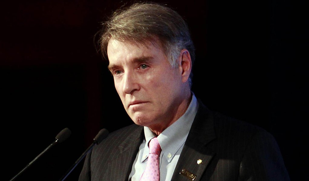 Brazilian billionaire Eike Batista delivers a speech during a meeting with businessmen in Sao Paulo October 31, 2011. REUTERS/Paulo Whitaker (BRAZIL - Tags: POLITICS BUSINESS PROFILE) (Foto: Paulo Emílio) Brazilian billionaire Eike Batista delivers a speech during a meeting with businessmen in Sao Paulo October 31, 2011. REUTERS/Paulo Whitaker (BRAZIL - Tags: POLITICS BUSINESS PROFILE)