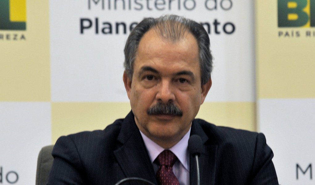 Mercadante propõe pacto nacional pela educação (Foto: Valter Campanato/AGÊNCIA BRASIL) Mercadante propõe pacto nacional pela educação