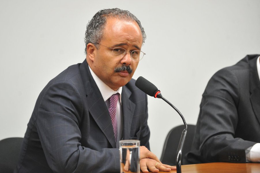 Brasilia - A comissão especial criada para analisar o projeto da Lei Geral da Copa de 2014 (PL 2330/11, do Executivo) e instalada . Os líderes partidários indicarao os integrantes da comissão. A comissão especial contará com integrantes das comissões de (Foto: Leonardo Attuch) Brasilia - A comissão especial criada para analisar o projeto da Lei Geral da Copa de 2014 (PL 2330/11, do Executivo) e instalada . Os líderes partidários indicarao os integrantes da comissão. A comissão especial contará com integrantes das comissões de