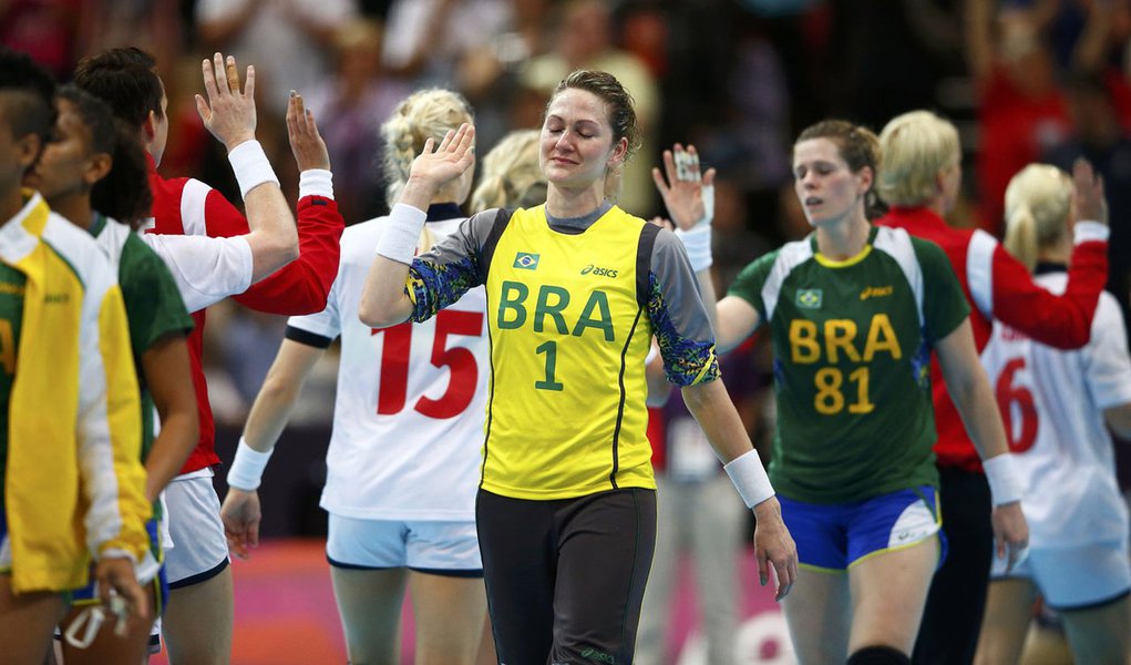 Brasil perde para Noruega no handebol e está fora de Londres (Foto: Marko Djurica/Reuters) Brasil perde para Noruega no handebol e está fora de Londres