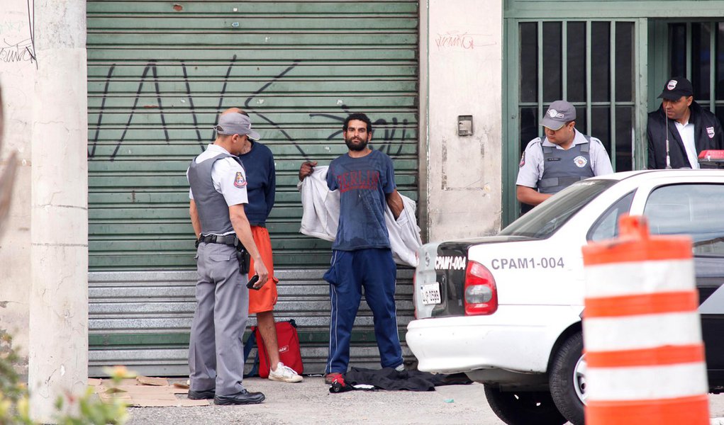 Justiça proíbe PM de atuar na Cracolândia (Foto: Diogo Moreira/Folhapress) Justiça proíbe PM de atuar na Cracolândia