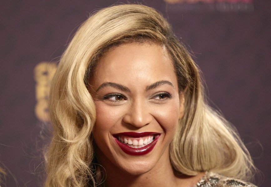 Singer Beyonce poses for photographs at "The Sound of Change" concert at Twickenham Stadium in London June 1, 2013. REUTERS/Neil Hall (BRITAIN - Tags: ENTERTAINMENT HEADSHOT) (Foto: Gisele Federicce) Singer Beyonce poses for photographs at "The Sound of Change" concert at Twickenham Stadium in London June 1, 2013. REUTERS/Neil Hall (BRITAIN - Tags: ENTERTAINMENT HEADSHOT)