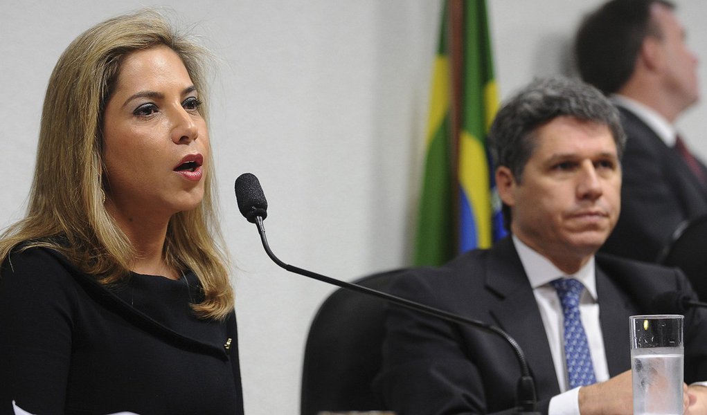 Na CPI, ex de Cachoeira não responde à maioria das perguntas (Foto: Wilson Dias/ABr ) Na CPI, ex de Cachoeira não responde à maioria das perguntas