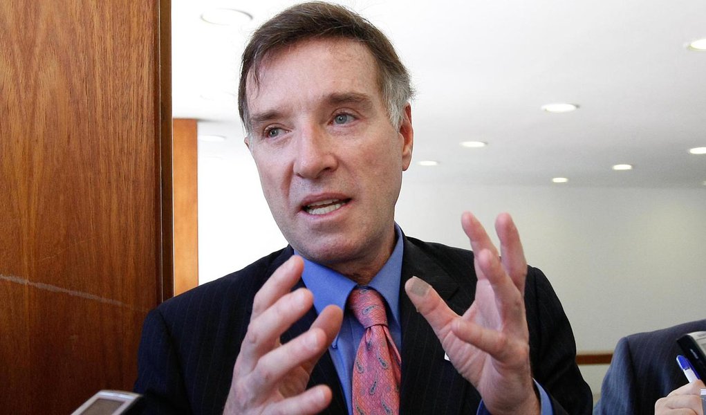 BRASÍLIA, DF, 15.04.2010: EIKE BATISTA/DF – O empresário Eike Baptista, da EBX, que acompanha a visita do presidente Hu Jintao, fala com jornalistas, no Palácio do Itamaraty. (Foto: Lula Marques/Folha Imagem/Folhapress) (Foto: Gisele Federicce) BRASÍLIA, DF, 15.04.2010: EIKE BATISTA/DF – O empresário Eike Baptista, da EBX, que acompanha a visita do presidente Hu Jintao, fala com jornalistas, no Palácio do Itamaraty. (Foto: Lula Marques/Folha Imagem/Folhapress)