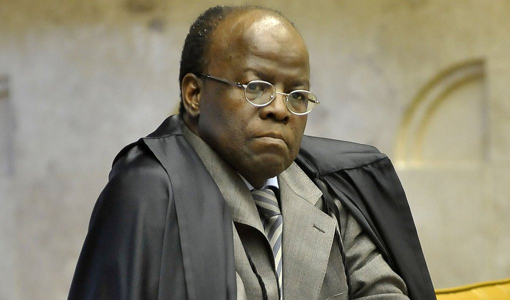 "Joaquim Barbosa fez tempestade em copo d’água" (Foto: José Cruz/ABr) "Joaquim Barbosa fez tempestade em copo d’água"