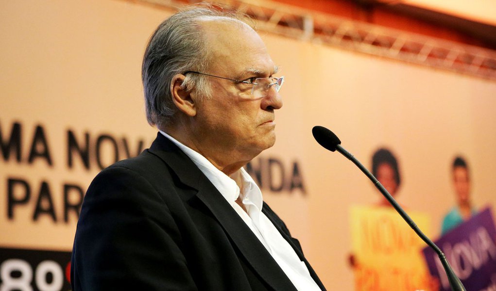 SÃO PAULO,SP,08.12.2013:18º CONGRESSO NACIONAL DO PPS - Roberto Freire durante o 18º Congresso Nacional do PPS (Partido Popular Socialista) que acontece na tarde deste domingo (08), no Renaissance São Paulo Hotel, cidade de São Paulo (SP). (Foto: Tiago Ch (Foto: Luis Felipe Miguel) SÃO PAULO,SP,08.12.2013:18º CONGRESSO NACIONAL DO PPS - Roberto Freire durante o 18º Congresso Nacional do PPS (Partido Popular Socialista) que acontece na tarde deste domingo (08), no Renaissance São Paulo Hotel, cidade de São Paulo (SP). (Foto: Tiago Ch