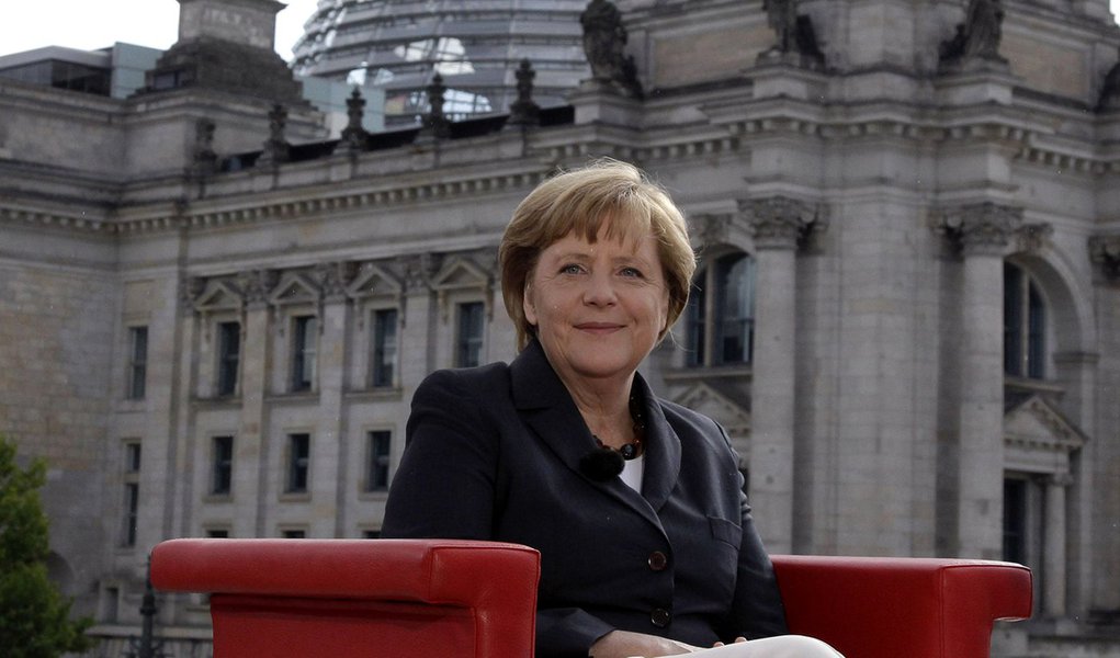 Merkel avisa: BC alemão deve mandar no BC europeu (Foto: Tobias Schwarz/REUTERS) Merkel avisa: BC alemão deve mandar no BC europeu