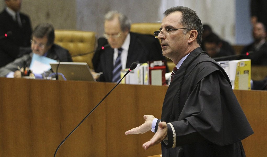 "MPF confundiu financiamento de campanha com mensalão" (Foto: Fábio Rodrigues Pozzebom/Agência Brasil) "MPF confundiu financiamento de campanha com mensalão"