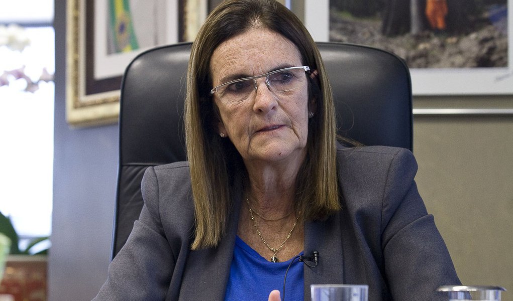 Graça Foster: não há negociação para reajustar combustíveis (Foto: Cecilia Acioli/FolhaPress) Graça Foster: não há negociação para reajustar combustíveis