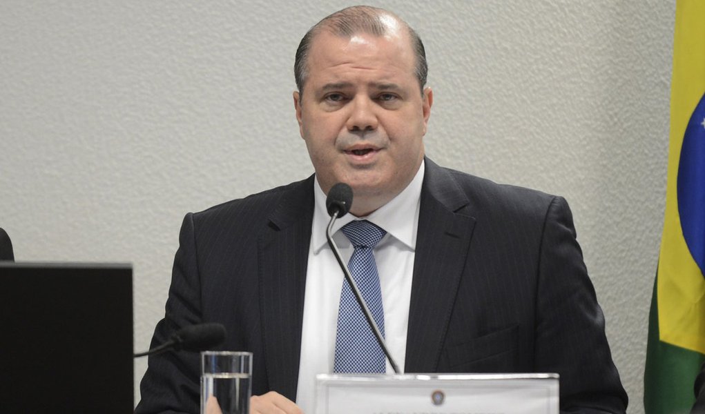 Brasília - A percepção de muitos agentes econômicos ainda está mais pessimista do que a realidade dos números. A avaliação é do presidente do Banco Central (BC), Alexandre Tombini, em audiência pública na Comissão de Assuntos Econômicos (CAE) do Senado (Foto: Gisele Federicce) Brasília - A percepção de muitos agentes econômicos ainda está mais pessimista do que a realidade dos números. A avaliação é do presidente do Banco Central (BC), Alexandre Tombini, em audiência pública na Comissão de Assuntos Econômicos (CAE) do Senado