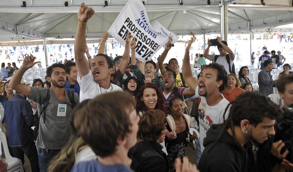 MEC reafirma que negociação com professores está encerrada (Foto: Marcello Casal Jr/ABr ) MEC reafirma que negociação com professores está encerrada