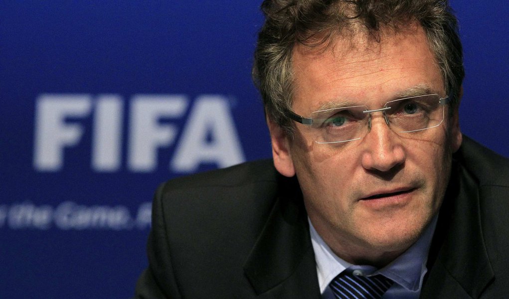 Secretário Geral da FIFA retoma visitas aos estádios da Copa (Foto: Arnd Wiegmann/Reuters) Secretário Geral da FIFA retoma visitas aos estádios da Copa