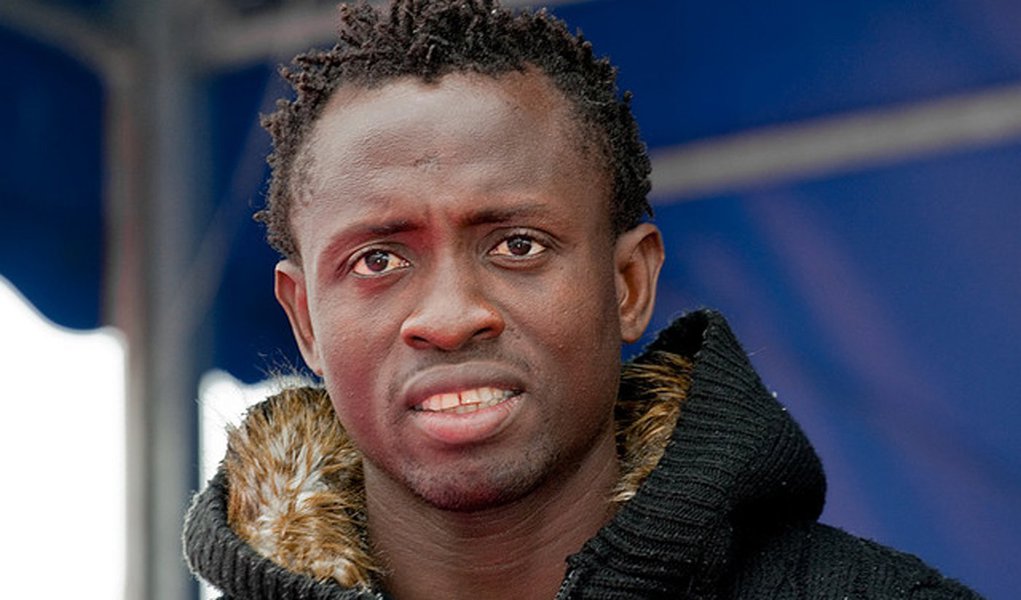 Jogador africano sofre racismo da prórpia torcida (Foto: Divulgação) Jogador africano sofre racismo da prórpia torcida