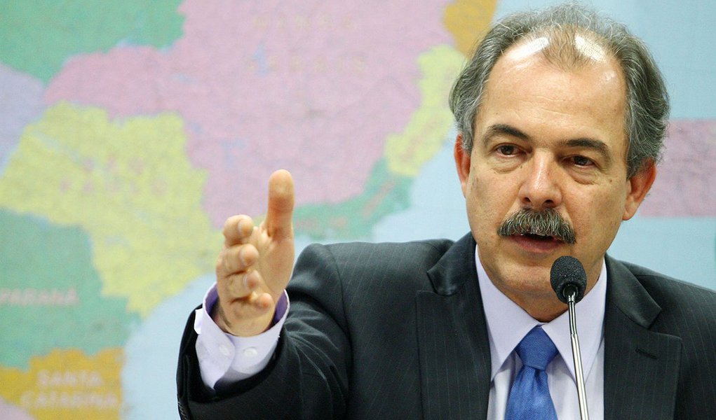 DF - MERCADANTE/SENADO - POLÍTICA - O ministro da Ciência e Tecnologia, Aloizio Mercadante, participa de audiência da Comissão de Ciência e Tecnologia do Senado, presidida pelo senador Eduardo Braga, em Brasília, nesta quarta-feira. 04/05/2011 - Fot (Foto: José Barbacena) DF - MERCADANTE/SENADO - POLÍTICA - O ministro da Ciência e Tecnologia, Aloizio Mercadante, participa de audiência da Comissão de Ciência e Tecnologia do Senado, presidida pelo senador Eduardo Braga, em Brasília, nesta quarta-feira. 04/05/2011 - Fot