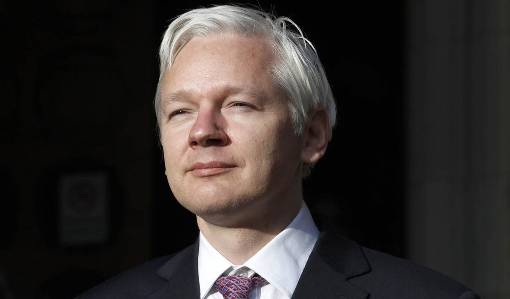 Assange diz que asilo é “vitória importante” (Foto: Suzanne Plunkett/REUTERS) Assange diz que asilo é “vitória importante”