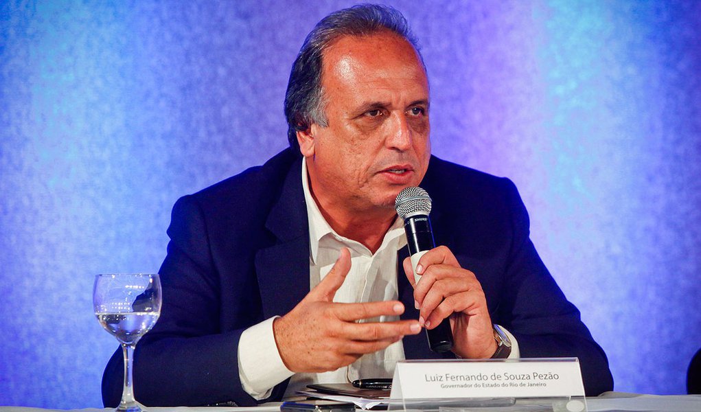 Rio de Janeiro;16-04-2014. Governador Luiz Fernando Pezão na Divulgação para Imprensa sobre Plano de Antecipação e Ampliação de Investimentos em Políticas Públicas para os Jogos Olímpicos. fotógrafo:Bruno Itan (Foto: Leonardo Lucena) Rio de Janeiro;16-04-2014. Governador Luiz Fernando Pezão na Divulgação para Imprensa sobre Plano de Antecipação e Ampliação de Investimentos em Políticas Públicas para os Jogos Olímpicos. fotógrafo:Bruno Itan