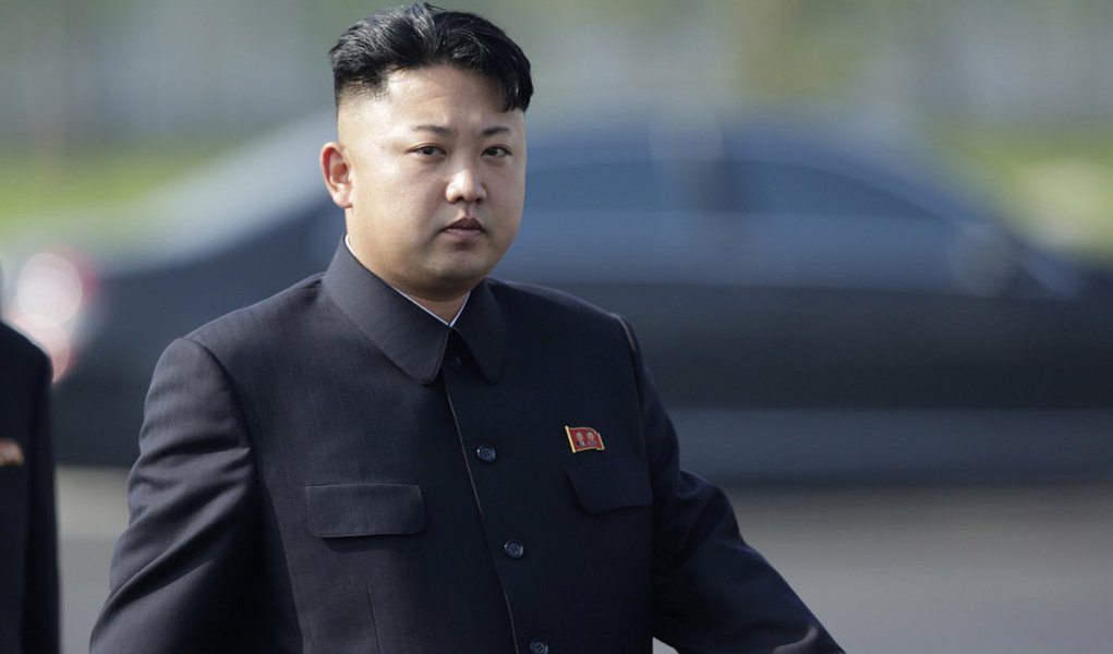 North Korean leader Kim Jong-un arrives for the opening ceremony of the Cemetery of Fallen Fighters of the Korean People's Army (KPA) in Pyongyang July 25, 2013, as part of celebrations ahead of the 60th anniversary of the signing of a truce in the 1950-1 (Foto: Leonardo Attuch) North Korean leader Kim Jong-un arrives for the opening ceremony of the Cemetery of Fallen Fighters of the Korean People's Army (KPA) in Pyongyang July 25, 2013, as part of celebrations ahead of the 60th anniversary of the signing of a truce in the 1950-1