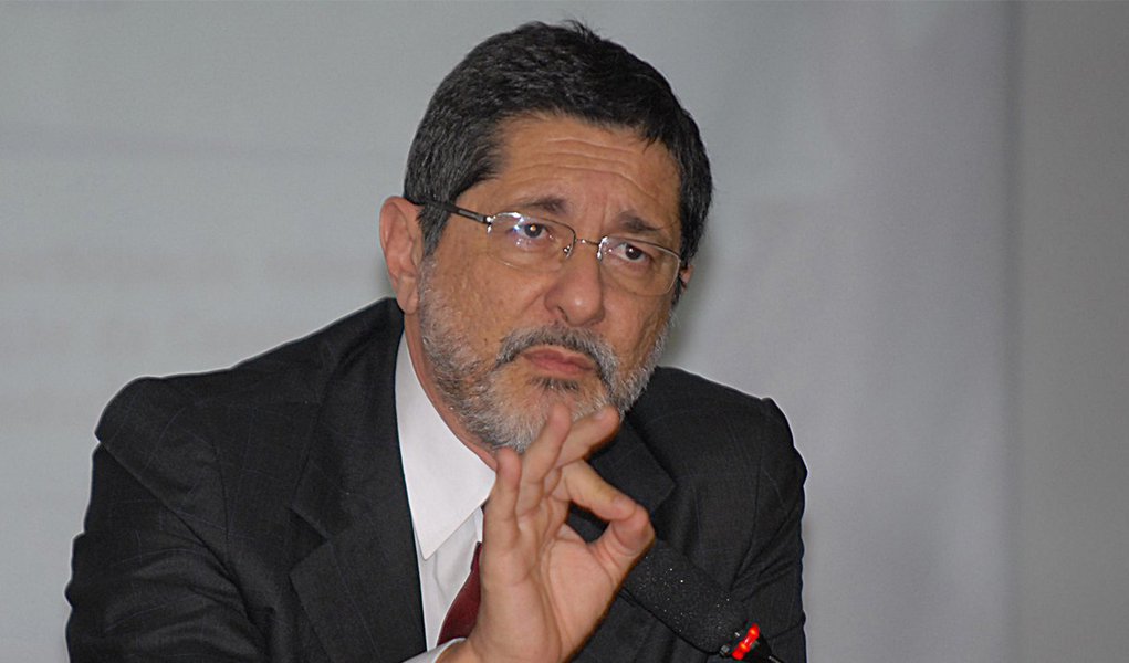 "Preço do petróleo não tem a ver com Lula" (Foto: Divulgação) "Preço do petróleo não tem a ver com Lula"
