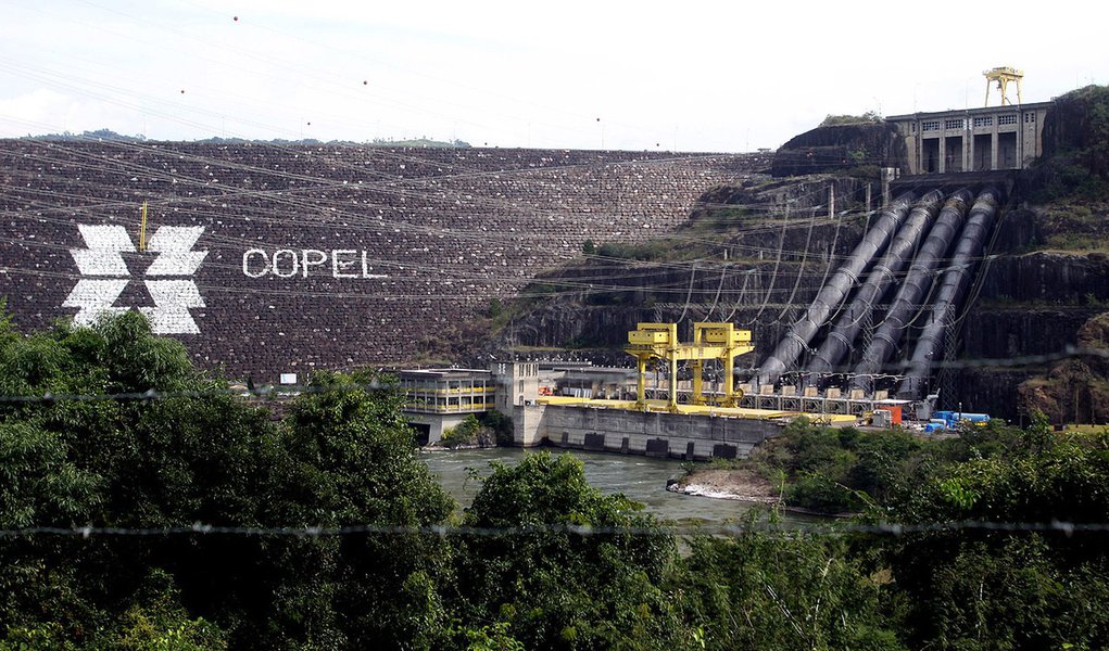 A Usina Hidrelétrica Governador Ney Aminthas de Barros Braga, anteriormente conhecida como Usina de Salto Segredo, é uma usina da Companhia Paranaense de Energia - COPEL, localizada no Rio Iguaçu, no município de Mangueirinha na região sudoeste do estado (Foto: Leonardo Lucena) A Usina Hidrelétrica Governador Ney Aminthas de Barros Braga, anteriormente conhecida como Usina de Salto Segredo, é uma usina da Companhia Paranaense de Energia - COPEL, localizada no Rio Iguaçu, no município de Mangueirinha na região sudoeste do estado