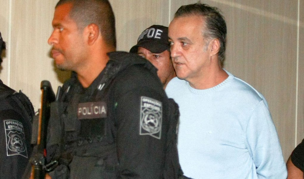 Grampos revelam face violenta de Cachoeira (Foto: Andre Borges/Folhapress) Grampos revelam face violenta de Cachoeira