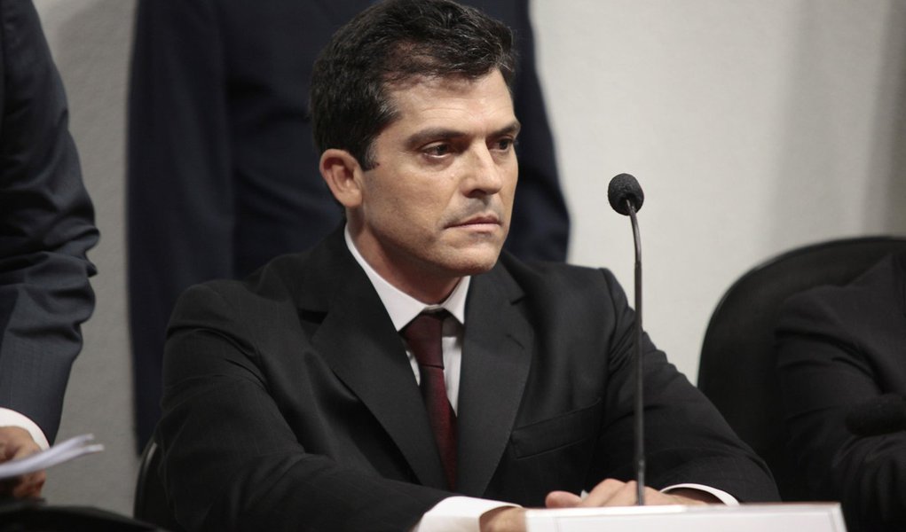 Cavendish fica calado e é dispensado de CPMI (Foto: Antonio Augusto/Agência Câmara) Cavendish fica calado e é dispensado de CPMI