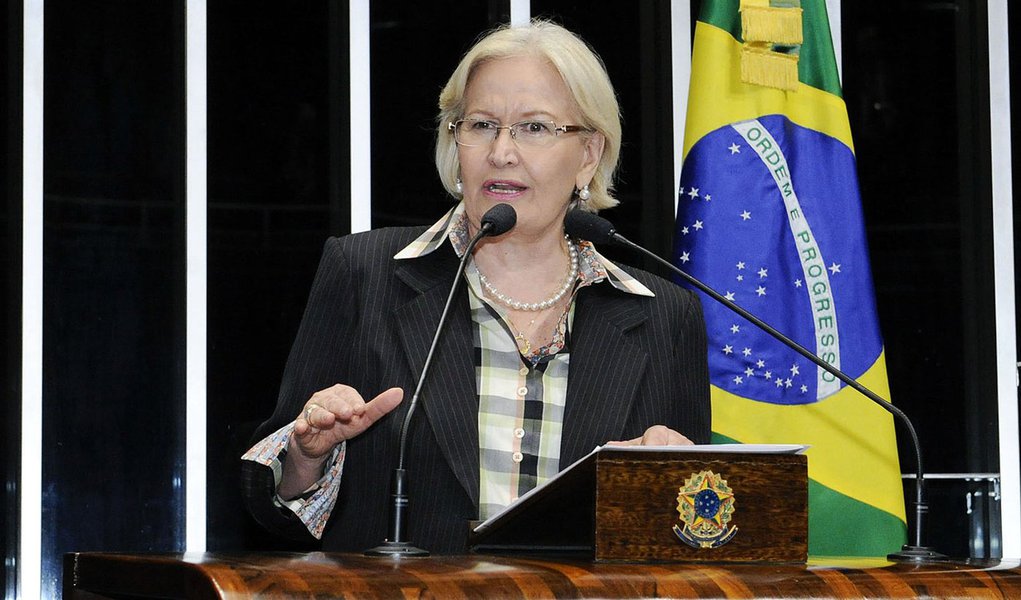 Senadora Ana Amélia (PP-RS) durante discussão do Projeto de Lei de Conversão 2/2014, que fixa nova norma de tributação de lucros de empresas controladas no exterior por matriz brasileira. O texto do projeto é proveniente da Medida Provisória (MP) 627/2013 (Foto: Roberta Namour) Senadora Ana Amélia (PP-RS) durante discussão do Projeto de Lei de Conversão 2/2014, que fixa nova norma de tributação de lucros de empresas controladas no exterior por matriz brasileira. O texto do projeto é proveniente da Medida Provisória (MP) 627/2013
