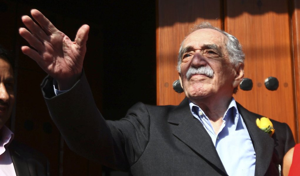 Gabriel Garcia Marquez greets journalists and neighbours on his birthday outside his house in Mexico City March 6, 2014. Garcia Marquez, the octogenarian titan of Latin American literature, celebrated his 87th birthday in Mexico City on Thursday at his ho (Foto: Gisele Federicce) Gabriel Garcia Marquez greets journalists and neighbours on his birthday outside his house in Mexico City March 6, 2014. Garcia Marquez, the octogenarian titan of Latin American literature, celebrated his 87th birthday in Mexico City on Thursday at his ho