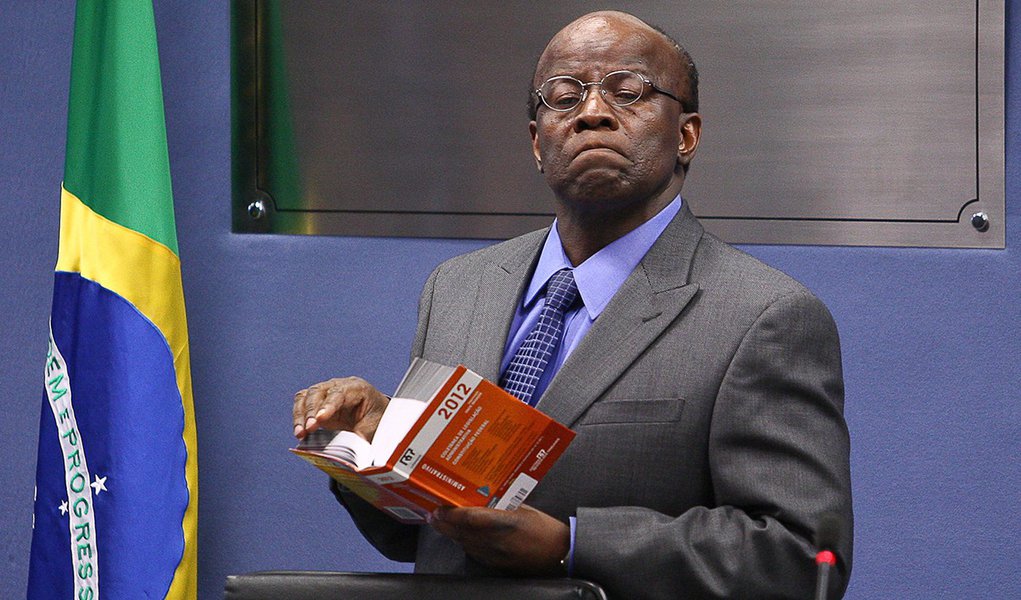 DCM: Barbosa é também analfabeto em história (Foto: Sérgio Lima) DCM: Barbosa é também analfabeto em história