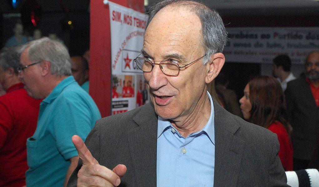 Rui Falcão: PT continua na luta pela democracia e contra o ódio Rui Falcão: PT continua na luta pela democracia e contra o ódio