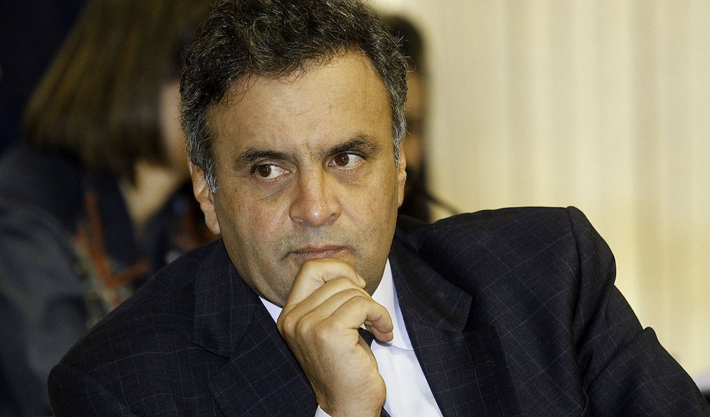 BRASÍLIA, DF, 21.08.2013: CCJ/SENADO - O senador Aécio Neves participa de sessão da Comissão de Constituição e Justiça do Senado Federal. (Foto: Alan Marques/ Folhapress) (Foto: Roberta Namour) BRASÍLIA, DF, 21.08.2013: CCJ/SENADO - O senador Aécio Neves participa de sessão da Comissão de Constituição e Justiça do Senado Federal. (Foto: Alan Marques/ Folhapress)