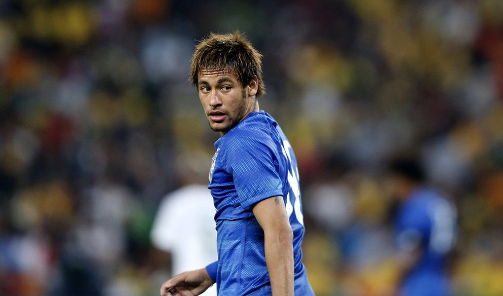 Brazil's Neymar looks on during their international friendly soccer match against South Africa at the First National Bank (FNB) Stadium, also known as Soccer City, Johannesburg March 5 2014. REUTERS/Siphiwe Sibeko (SOUTH AFRICA - Tags: SPORT SOCCER) (Foto: Gisele Federicce) Brazil's Neymar looks on during their international friendly soccer match against South Africa at the First National Bank (FNB) Stadium, also known as Soccer City, Johannesburg March 5 2014. REUTERS/Siphiwe Sibeko (SOUTH AFRICA - Tags: SPORT SOCCER)