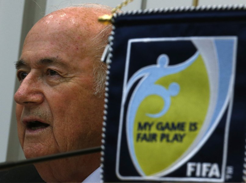 FIFA President Joseph Blatter speaks during a news conference after an event celebrating the 100th anniversary of Hong Kong's Football Association in Hong Kong April 24, 2014. REUTERS/Bobby Yip (CHINA - Tags: SPORT SOCCER HEADSHOT TPX IMAGES OF THE DAY) (Foto: Gisele Federicce) FIFA President Joseph Blatter speaks during a news conference after an event celebrating the 100th anniversary of Hong Kong's Football Association in Hong Kong April 24, 2014. REUTERS/Bobby Yip (CHINA - Tags: SPORT SOCCER HEADSHOT TPX IMAGES OF THE DAY)
