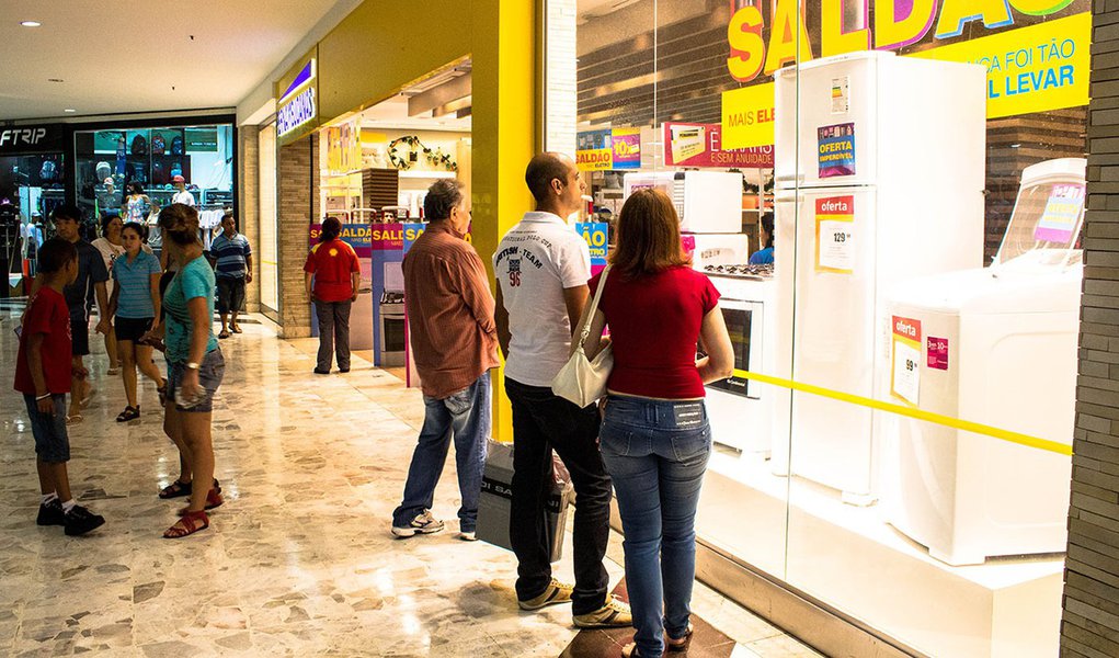 Recessão do golpe fechou mais de 18 mil lojas de shoppings (Foto: Demis Maryannakis) Recessão do golpe fechou mais de 18 mil lojas de shoppings